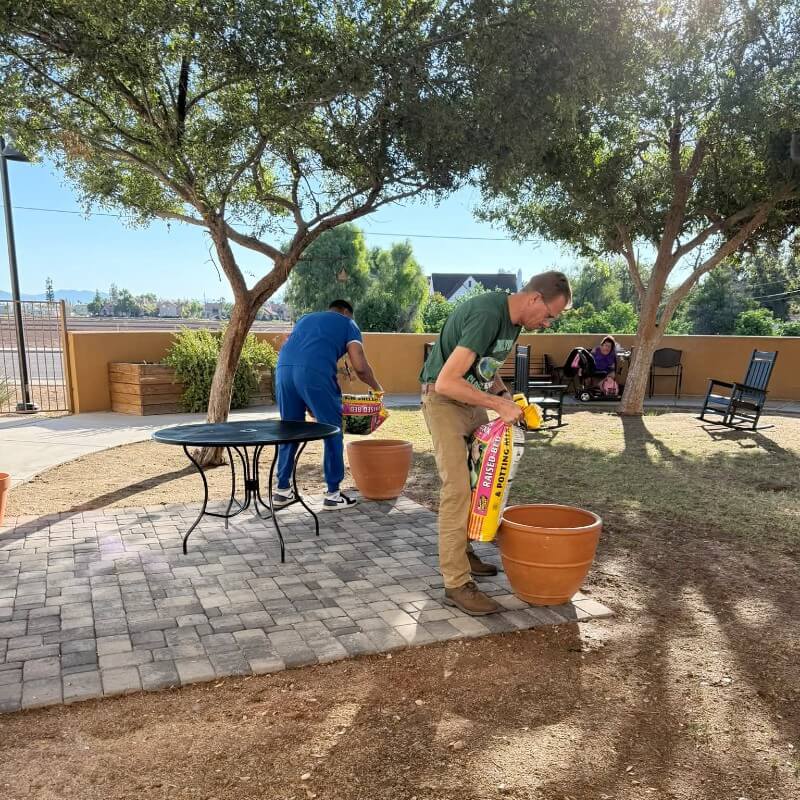 Volunteers Laying Pavers 800Px